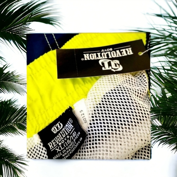 Revolution youth blue cargo swim trunks Size xl NWT - Picture 4 of 8